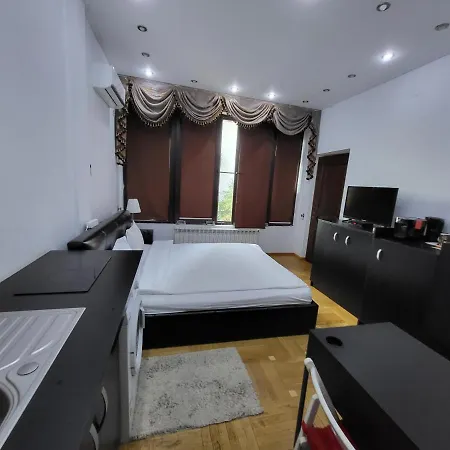 Mega Mall Arena Nationala Monza Ap * Bucareste